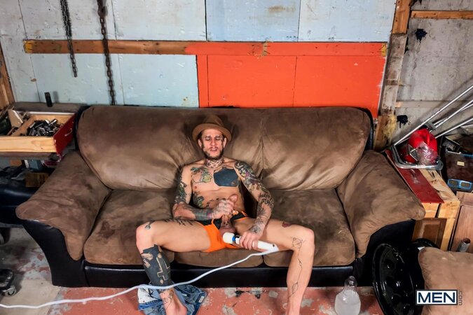 Tattooed hunk Bo Sinn strips down completely for a hot solo show