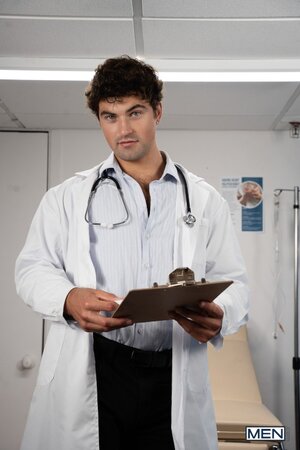 Doctor Mike Monroe diagnoses patient William Seed with a hard cock