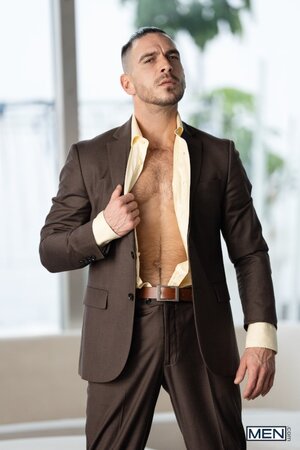 Paddy O'brian makes CEO Jay Roberts surrender control inside his penthouse