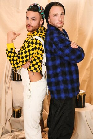 Beaux Banks and Derek Reed swap blowjobs for a nostalgic 90s fuck session