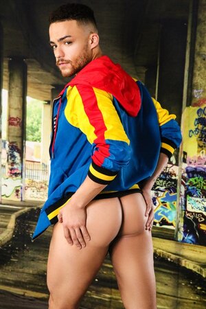 Beaux Banks and Derek Reed swap blowjobs for a nostalgic 90s fuck session