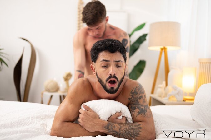 Dih Carvalho and Junior Olioti enjoy a raw and playful flip fuck session