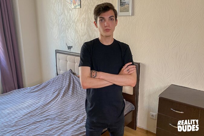 Aiden distracts gamer stepbrother Matty with a deep doggystyle fuck