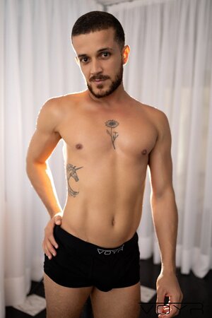 Smooth stud Menzorra delivers a deep and passionate fuck to slim Tom