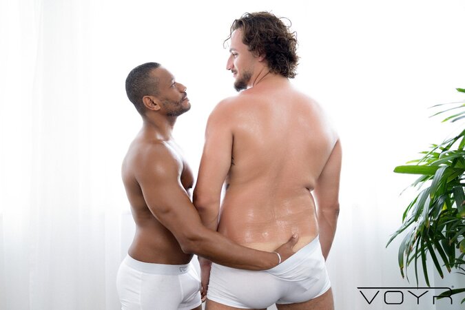 Jhon Felipe takes Samuel Hodecker hard in a muscular interracial hookup