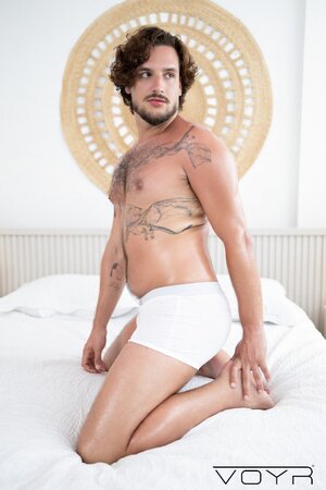 Jhon Felipe takes Samuel Hodecker hard in a muscular interracial hookup