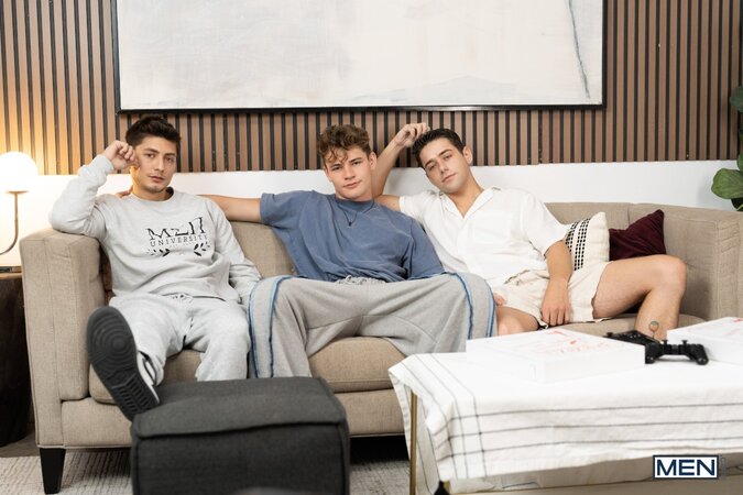 Horny roommates Oliver Marks and Angel Rivera double dip bottom Joey Mills