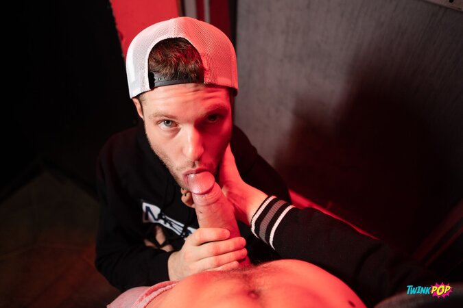 Benjamin Blue ducks inside a doorway with Leo Louis for a deep twink fuck