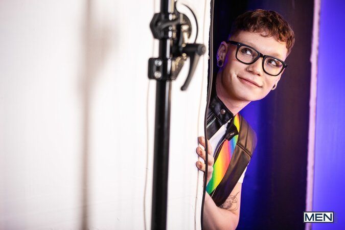 Dex Parker catches Marco Bianchi backstage and trades band access for a rough hookup