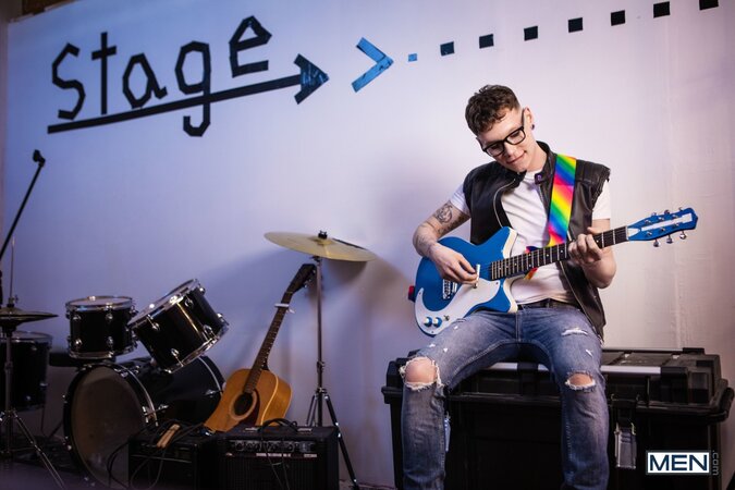 Dex Parker catches Marco Bianchi backstage and trades band access for a rough hookup