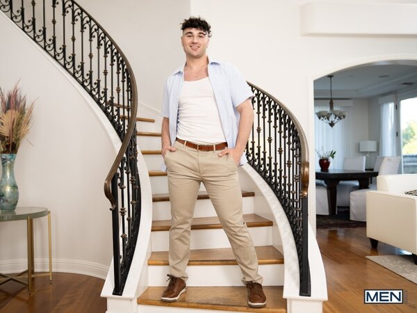 Realtor Dillon Diaz gets catch with his top off and takes dick from Derek Kage