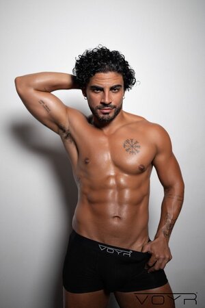 Vitor Guedes Kallel and Hiuri Cruz turn up the heat for a steamy bathroom fuck
