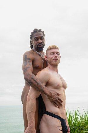Phat Rabbit Killer takes Matt Ellis outdoors and turns the meetup into rough sex