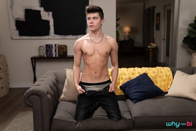 Alpha Wolfe sneaks into Drake Von VR session until Aria Valencia returns with a strap on