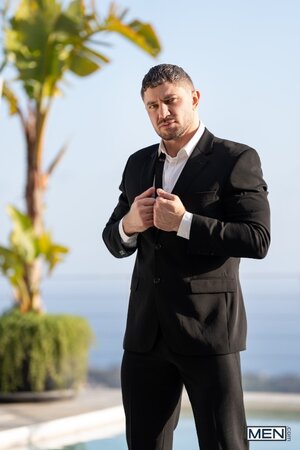 Paddy O'Brian celebrates with Dato Foland after the Broligarchy finally falls