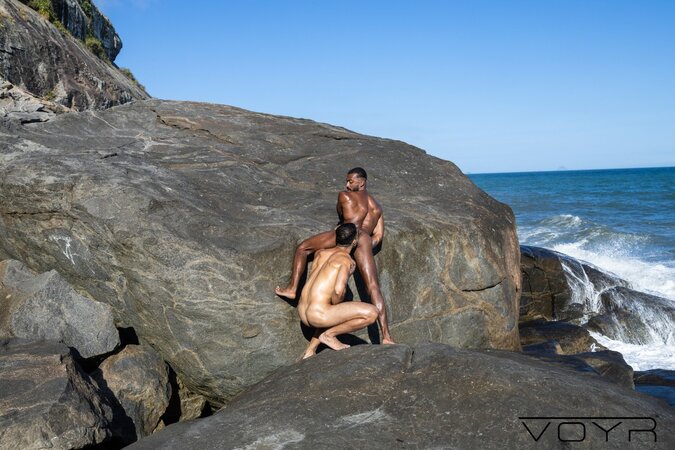 Jonatas and Markin Wolf leave the beach view behind for a sweaty outdoor hookup