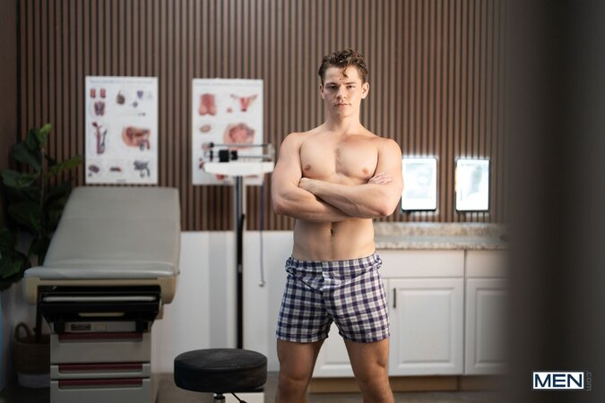 Fake doctor Oliver Marks cures the blue balls of horny twink Leo Levine