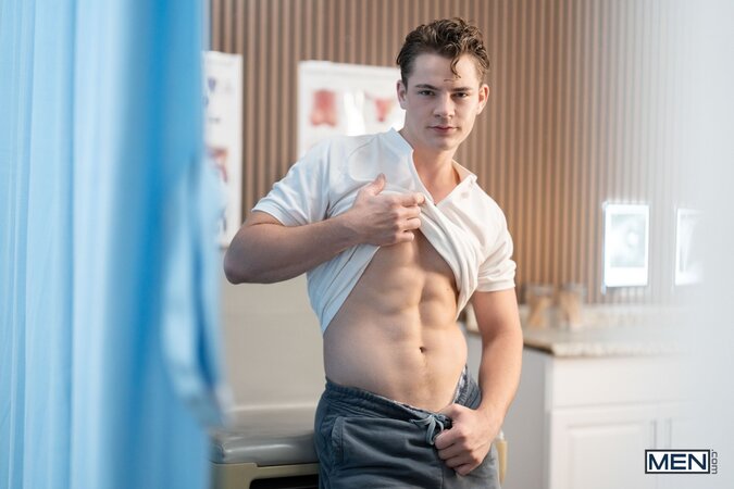 Fake doctor Oliver Marks cures the blue balls of horny twink Leo Levine