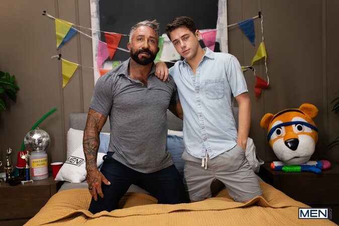 Joey Mills catches Ken Rock staring and turns Troye empty bedroom into their hideout
