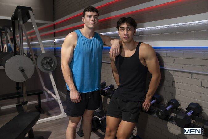 Cameron Neuton motorboats the ass of Clark Reid before pounding him in the locker room