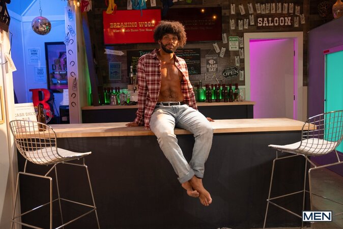 Jake Preston tips dancer Tony Genius then gets him alone on the mechanical bull