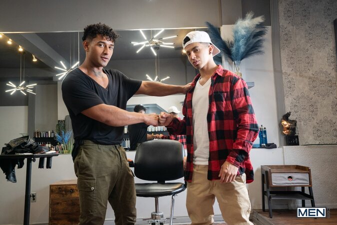 Barber Kenzo Alvarez catches Angel Santana jacking off under the cloth