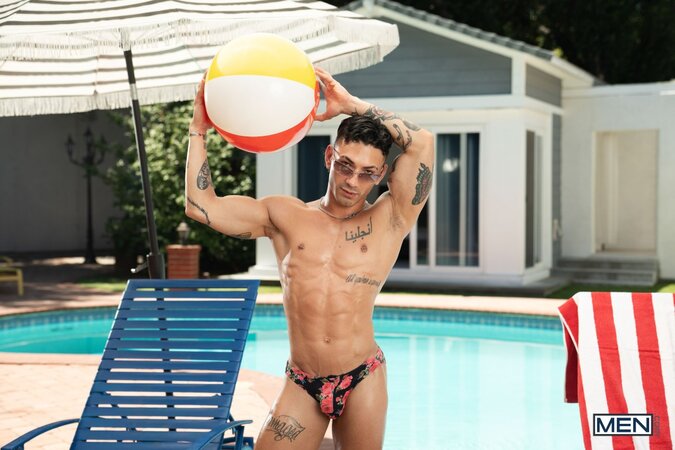 Rocky Unleashed picks up Siren Santiago for a hot poolside pounding