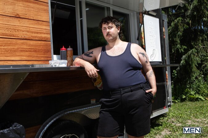 Leo Louis cums on a hot dog before pounding Thick Angel in the food truck