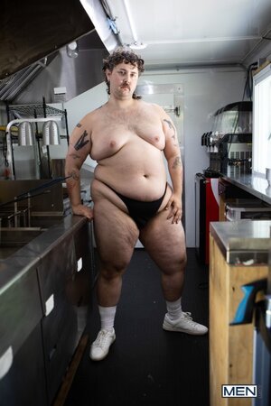 Leo Louis cums on a hot dog before pounding Thick Angel in the food truck