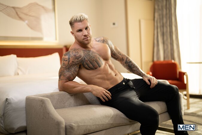 Ashton Summers gets fucked up against the windows by French hunk Filou Fitt