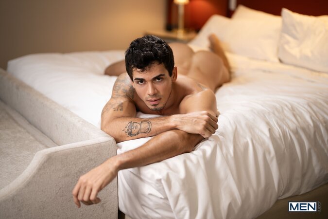 Ashton Summers gets fucked up against the windows by French hunk Filou Fitt