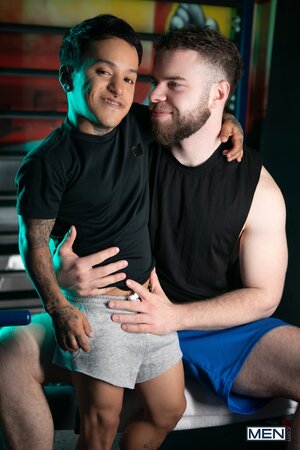 Adrian Zuki sneaks his own ass under Marcus McNeill during a workout