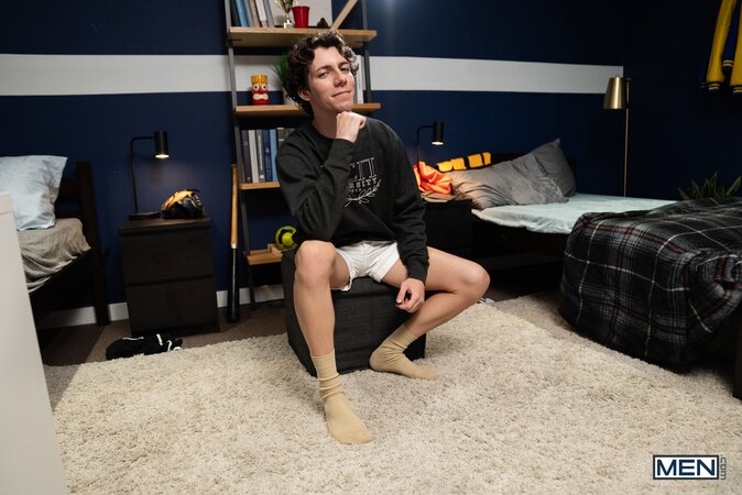 Ashton Summers gets a private frat tour with Kyle Fletcher and Cristiano