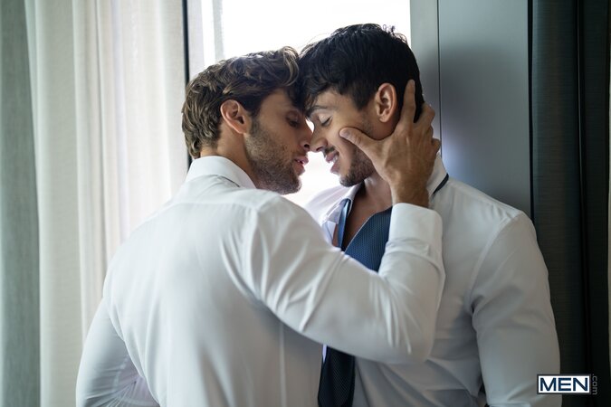 Ashton Summers and Dom King link up in a hotel room for an intense session