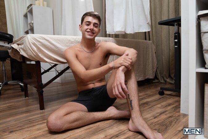 Joey Mills and Big Dick Fig give client Dom King a very messy hands-on facial