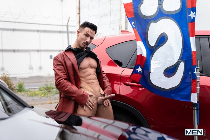 Car salesman Reese Rideout fucks customer Spikey Dee over the desk for a sale