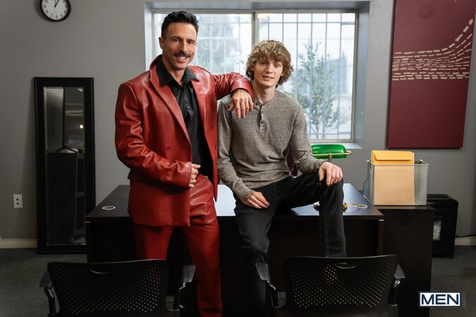 Car salesman Reese Rideout fucks customer Spikey Dee over the desk for a sale