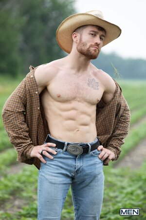Dom King and best friend Olivier Robert sneak into an open field for a raw fuck
