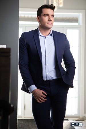 Clark Delgaty distracts realtor Presley Scott while his fiancee waits outside