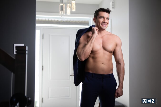 Clark Delgaty distracts realtor Presley Scott while his fiancee waits outside