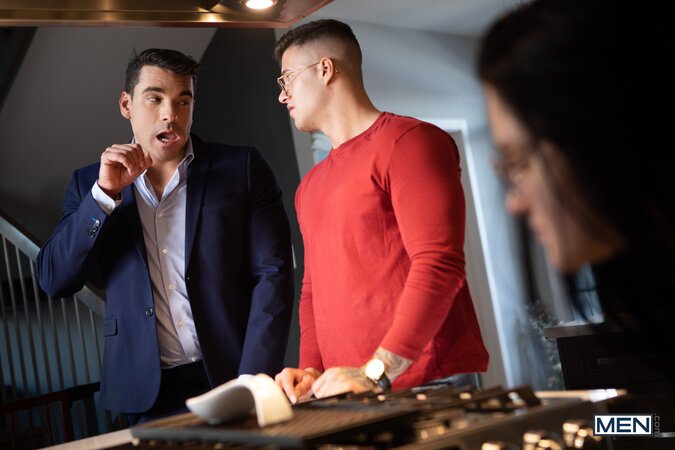 Clark Delgaty distracts realtor Presley Scott while his fiancee waits outside