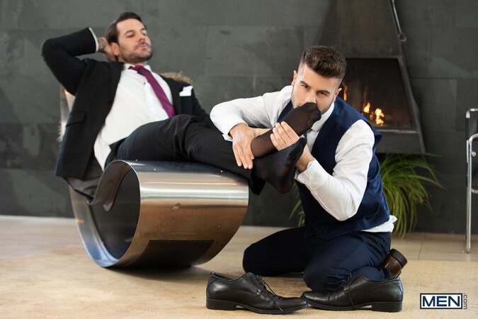 Papi Kocic leaves Allen King half dressed while ties become restraints