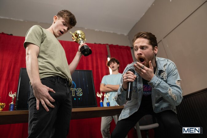 Esports challenger Jake Preston uses his joystick to distract champ Sam Ledger