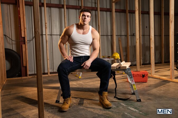 Dom King catches Clark Reid livestreaming at work and turns the scaffold filthy