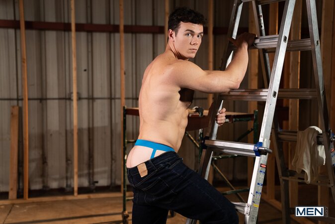 Dom King catches Clark Reid livestreaming at work and turns the scaffold filthy