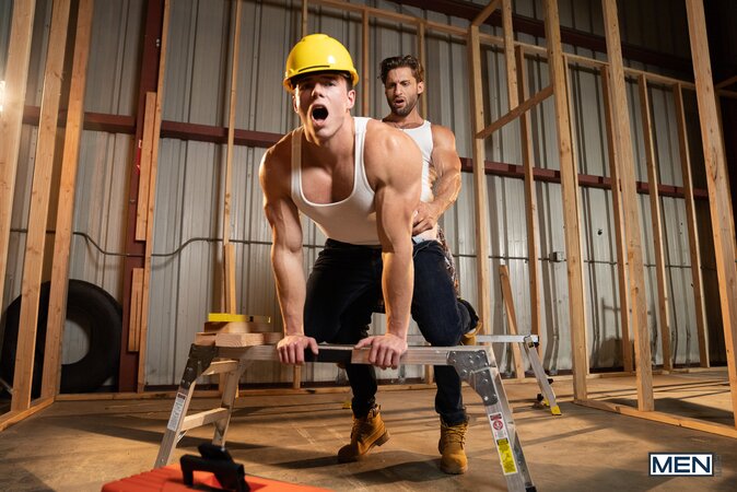 Dom King catches Clark Reid livestreaming at work and turns the scaffold filthy