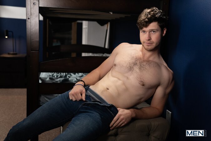 Frat bro Finn Harding sticks his huge cock through a mattress for Troye Dean