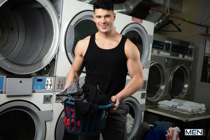Malik Delgaty distracts Cristiano at the laundromat then gives him the spin cycle