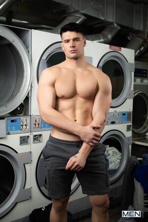 Malik Delgaty distracts Cristiano at the laundromat then gives him the spin cycle