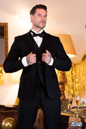 Papi Kocic and Franky Fox ring in the new year with midnight bareback sex